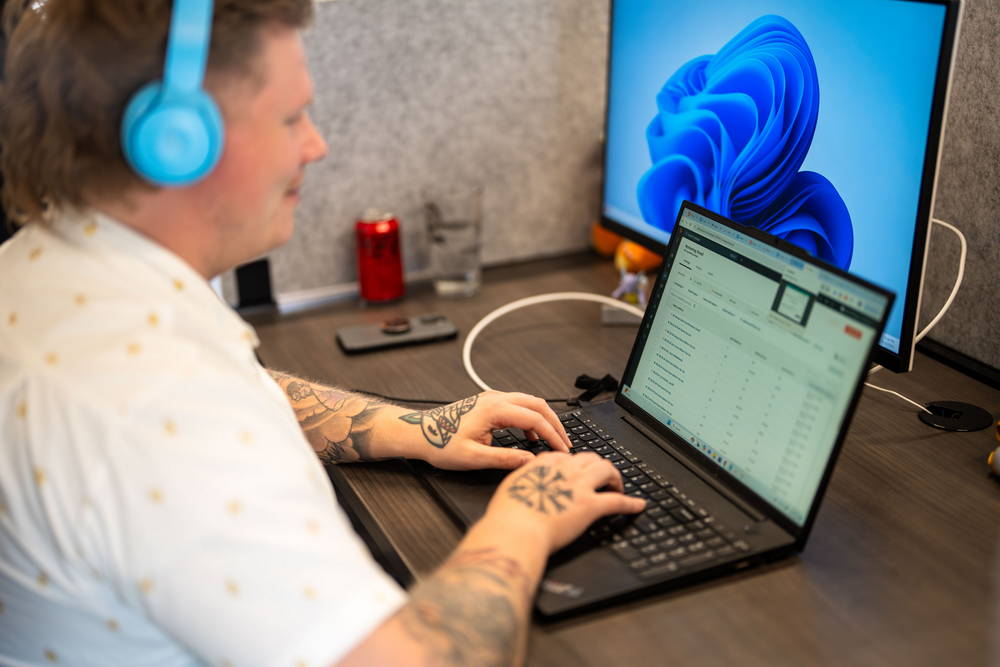 1 Bold Step staff member works on his computer preparing a client audit.